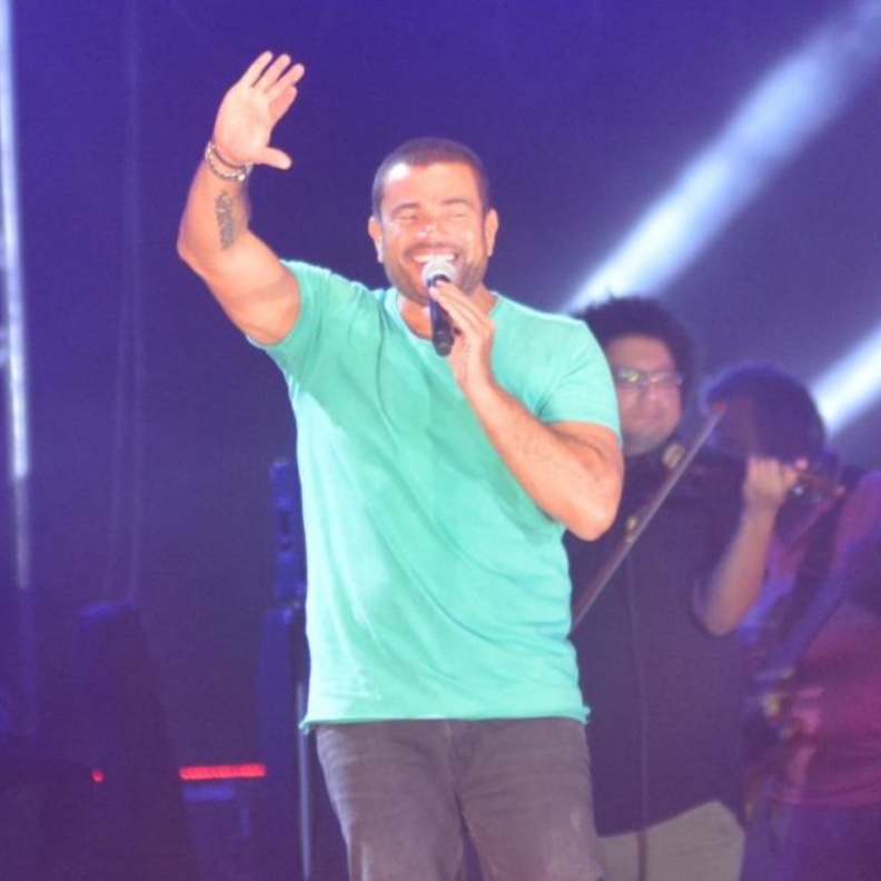 عمرو دياب في حفله بالساحل الشمالي