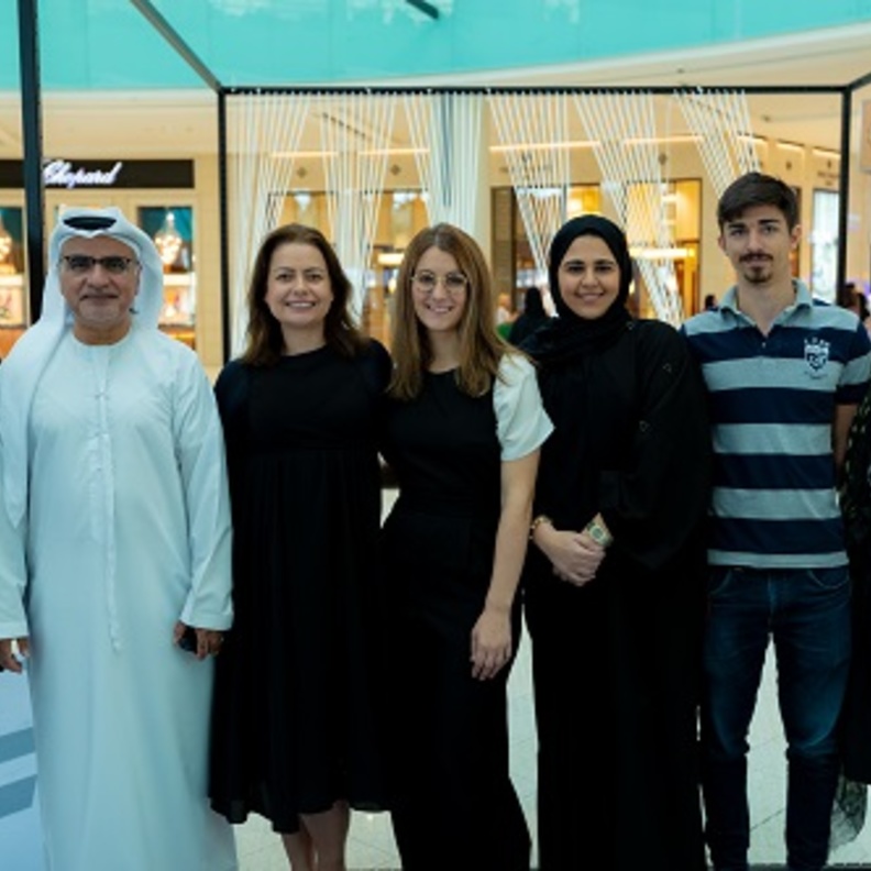 دبي للتصميم والابتكار يحتفل ببدء الدراسة بعرض حي لعمل فني تفاعلي 