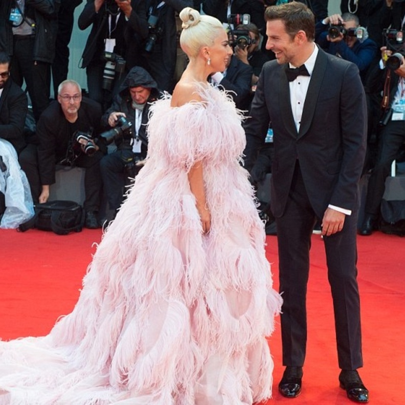 ليدي جاجا وبرادلي كوبر