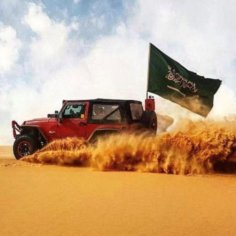 سعوديات يمارسن هواية التطعيس في الصحراء