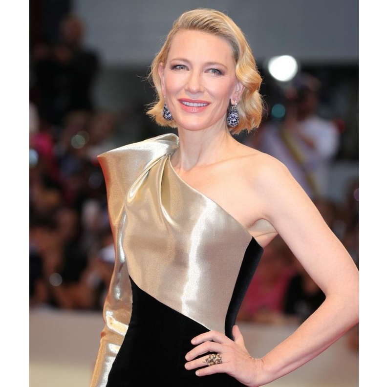 كيت بلانشيت متألقة بمهرجان فينيسيا السينمائي خلال حضور عرض فيلم Suspiria