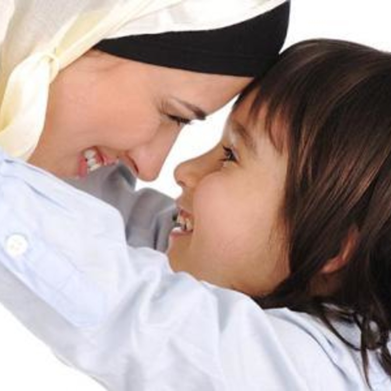 مرور مكة يوزع الورود منذ ساعات الصباح الباكر