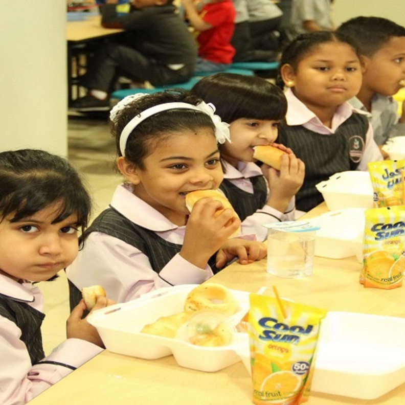 تعرف إلى أصناف الأطعمة المسموح بتناولها والمحظورة بمدارس أبوظبي