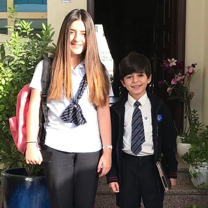 ابني عابد فهد ليونا وتيم في أول يوم دراسي لهما