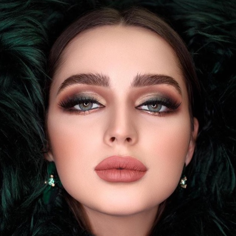 مكياج خليجي متألق من شريفة الهرمودي