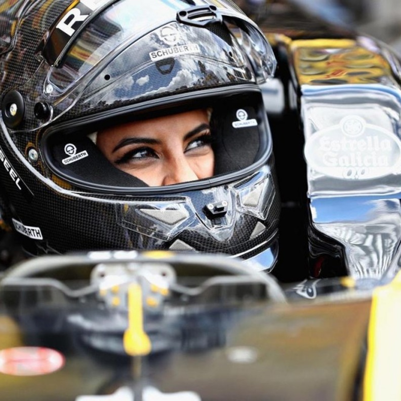 شاركت رنا في سباق الدريفتينغ