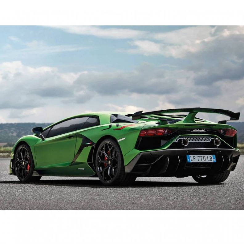 مميزات السيارة لامبرغيني افنتادرو SVJ 63