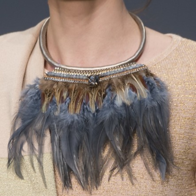 Marques Almeida حقيبة صغيرة بالرّيش الأسود