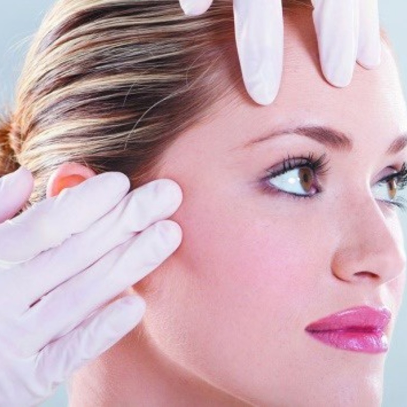 مركز طبي في دبي يجري عمليات تجميل دون ترخيص 