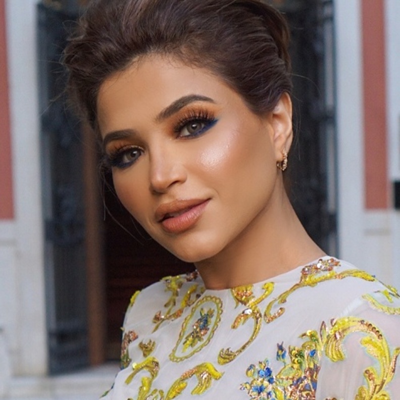 نهى نبيل بالشعر المتوسط الطول سابقا