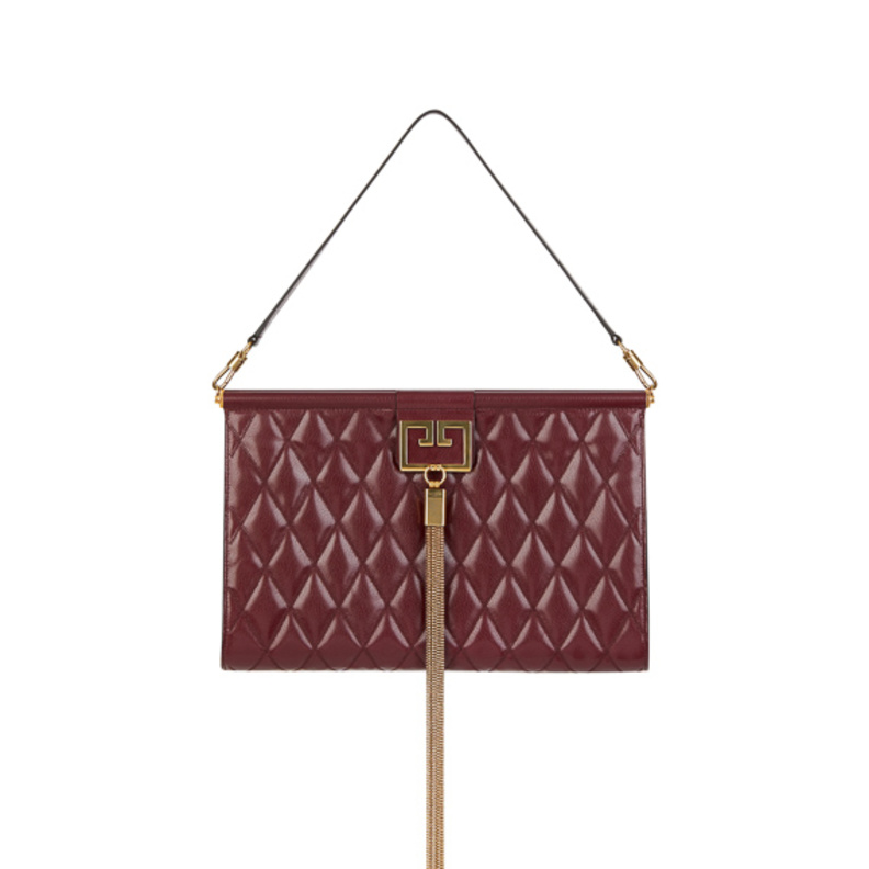 لإطلالات مميزة وأمسيات راقية.. إليكِ حقائب GEM من Givenchy