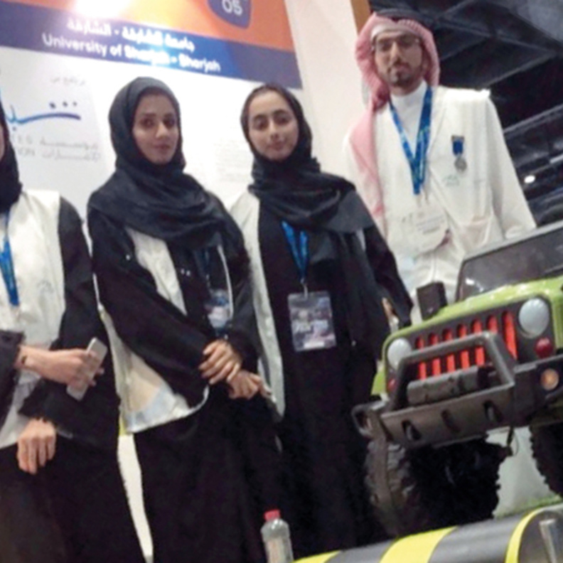 4 طلبة جامعيون يبتكرون مطبا صناعيا صديقا للبيئة