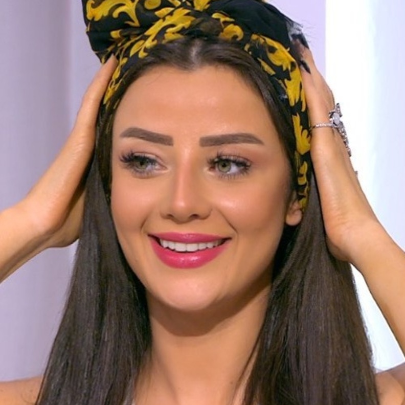 رضوى الشربيني بإطلالات جمال ناعمة