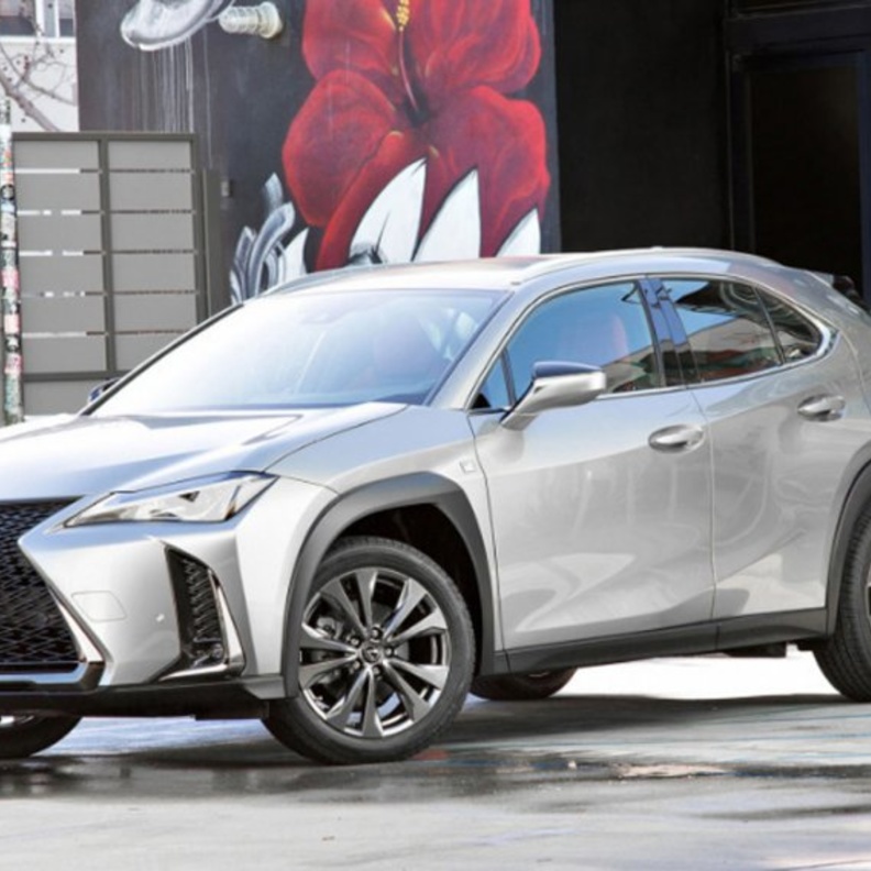 "لكزس" تطلق سيارتها "UX" الجديدة الربيع المقبل 