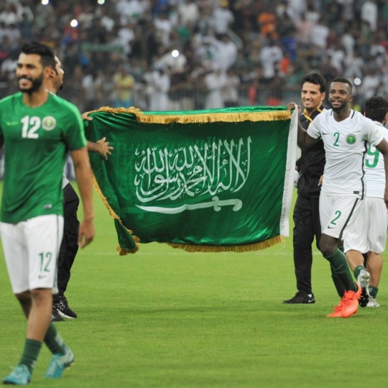 السماح بـ 8 لاعبين أجانب لكل فريق بشكل استثنائي