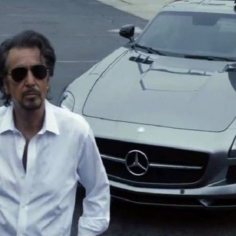 يحرص نجم هوليود آل باتشينو على اقتناء سيارات فارهة تتناسب مع نمط حياته 