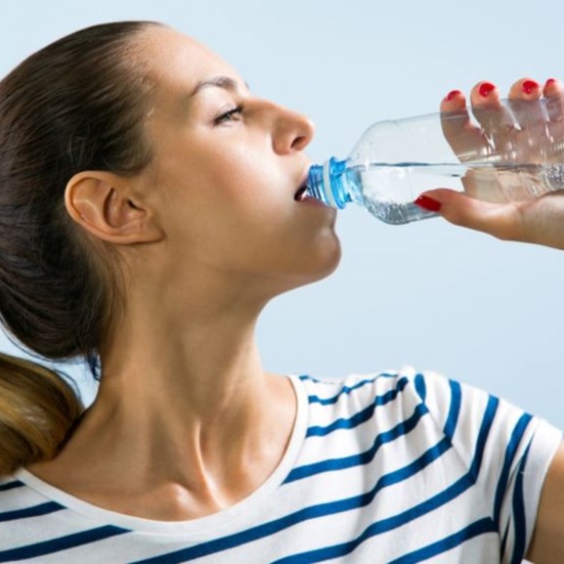 شرب الماء يقي من تضخم الكلى