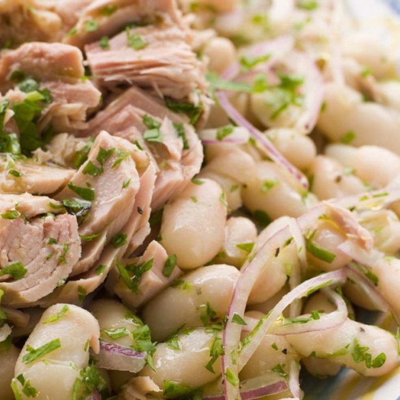 فوائد سلطة الفاصوليا البيضاء بالتونة للجسم تعزز المناعة