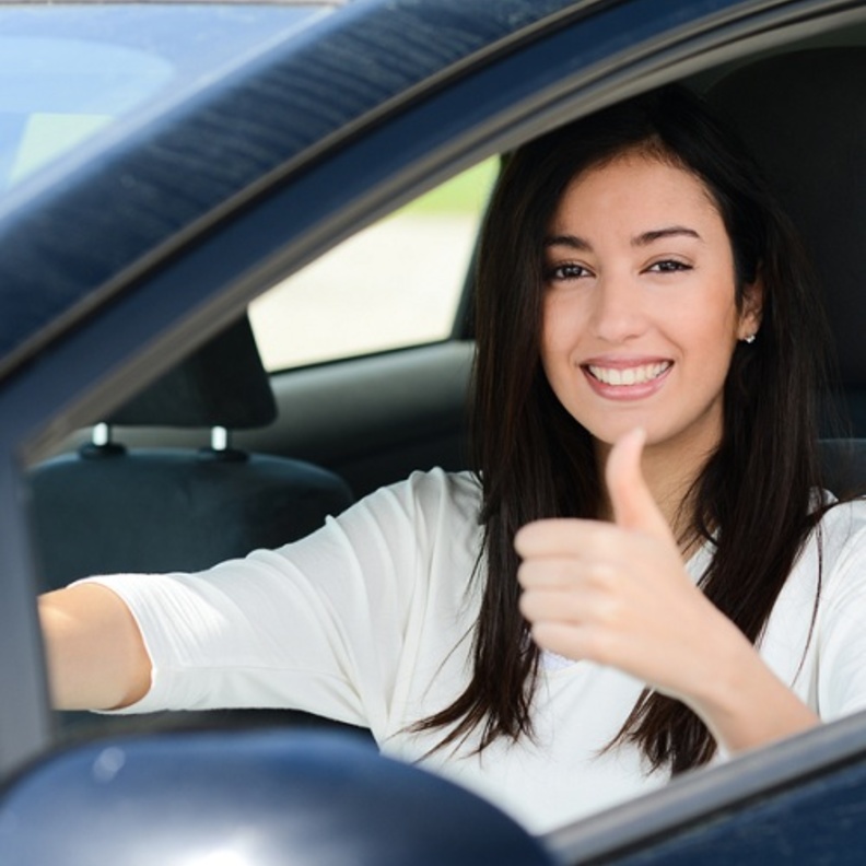 تعرفي على نصائح حماية اليدين من الشمس اثناء القيادة