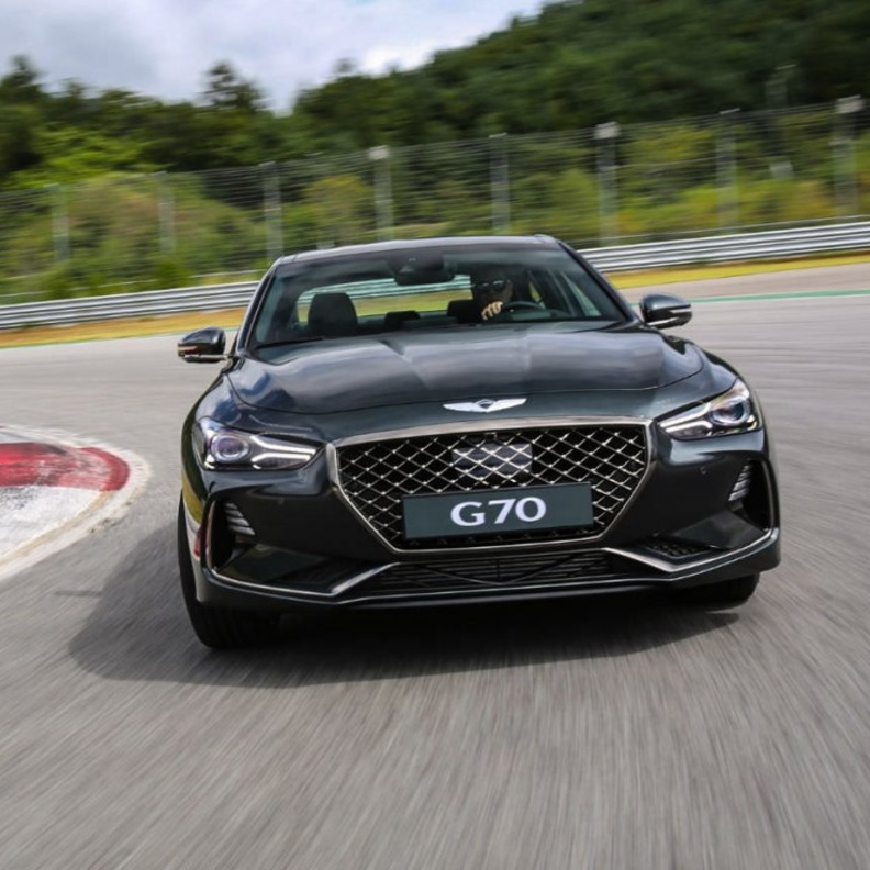 مواصفات السيارة جينيسيس جى 70 المنافسة في اسواق الخليج