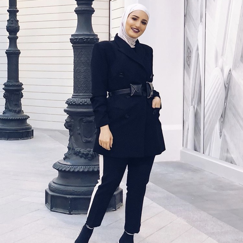 موضة معطف الترنش بألوان ملفتة