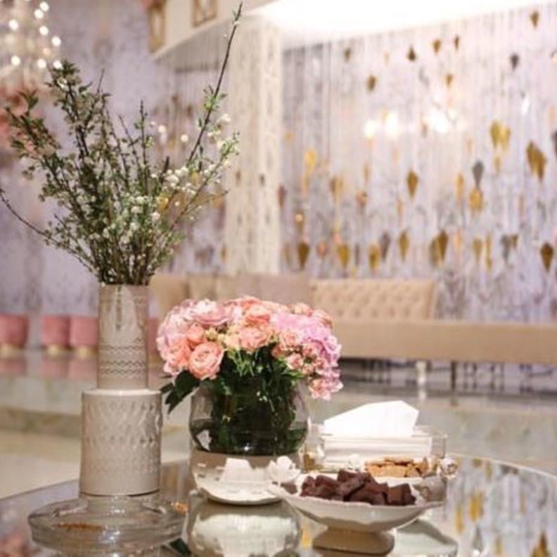 من اكسسوارات هدى الباز باحدى الاعراس