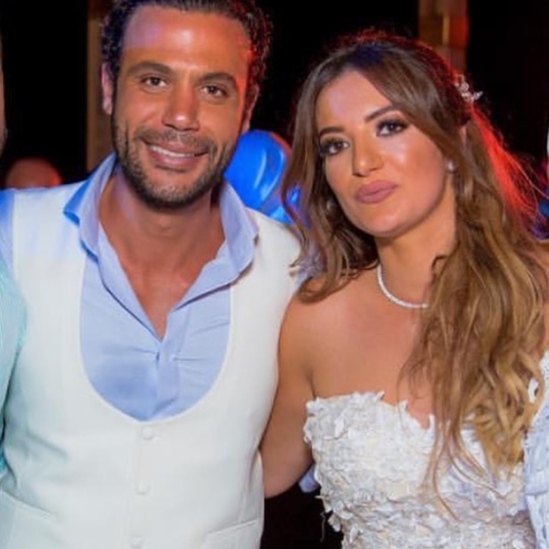 منة حسين فهمي في صورة لها من شهر العسل