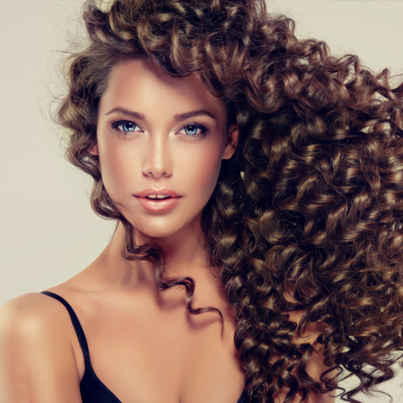 حافظي على شعر مجعد صحي