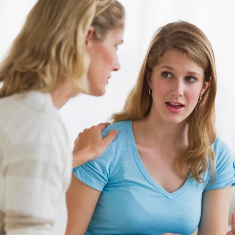 فوائد صداقة الأم لابنتها 