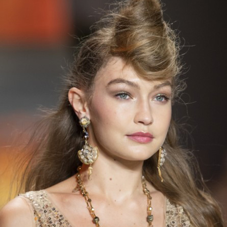 رسمات الآيلاينر الأسود الرفيع من Longchamp