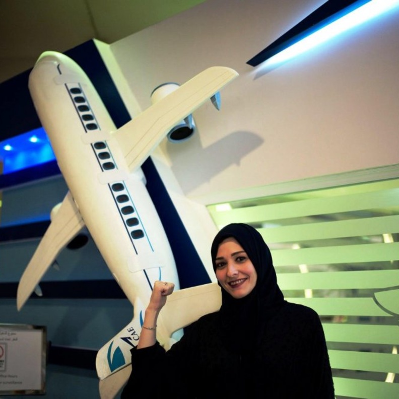 14 فتاة سعودية يبدأن بدراسة الطيران للعمل فيها مستقبلا 