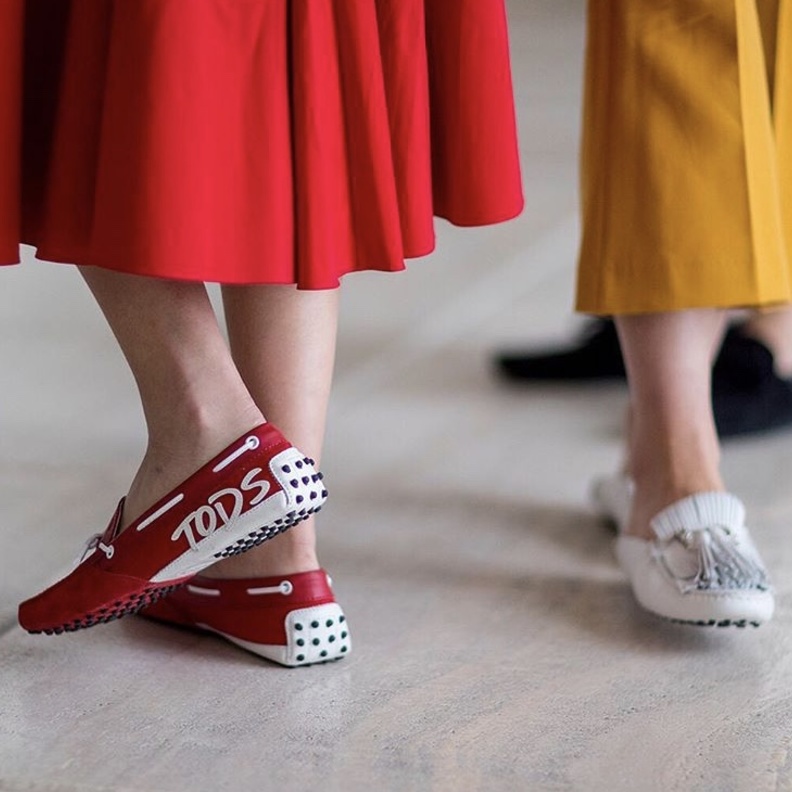 تصاميم أحذية جلد مناسبة لبنات الجامعة