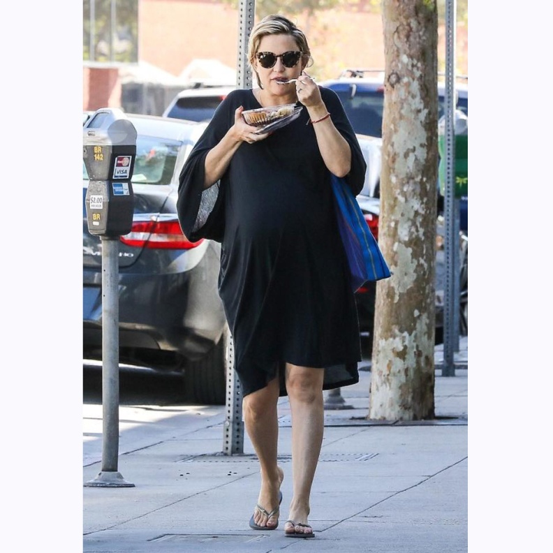 يبدو أن كيت هدسون لا تستطيع الانتظار طويلاً لتناول الطعام!