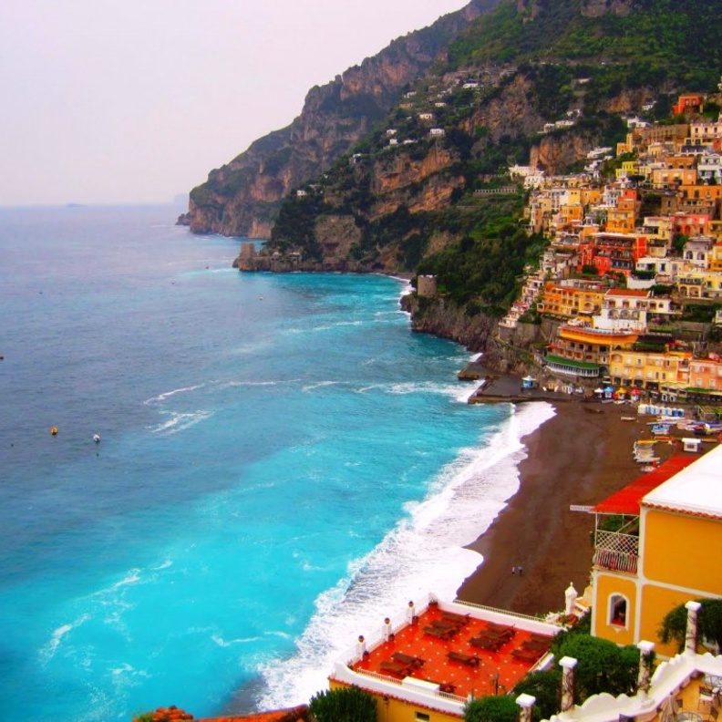 مطاعم بوسيتانو بأجمال الاطلالات على البحر