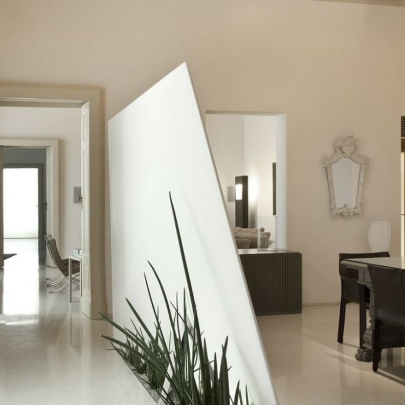 فاصل متحرك يفصل فراغ غرفة النوم