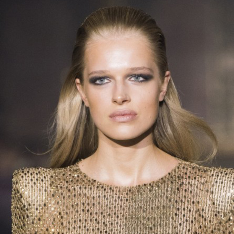 صبغات الشعر البرتقالية في عرض ‏Matty Bovan