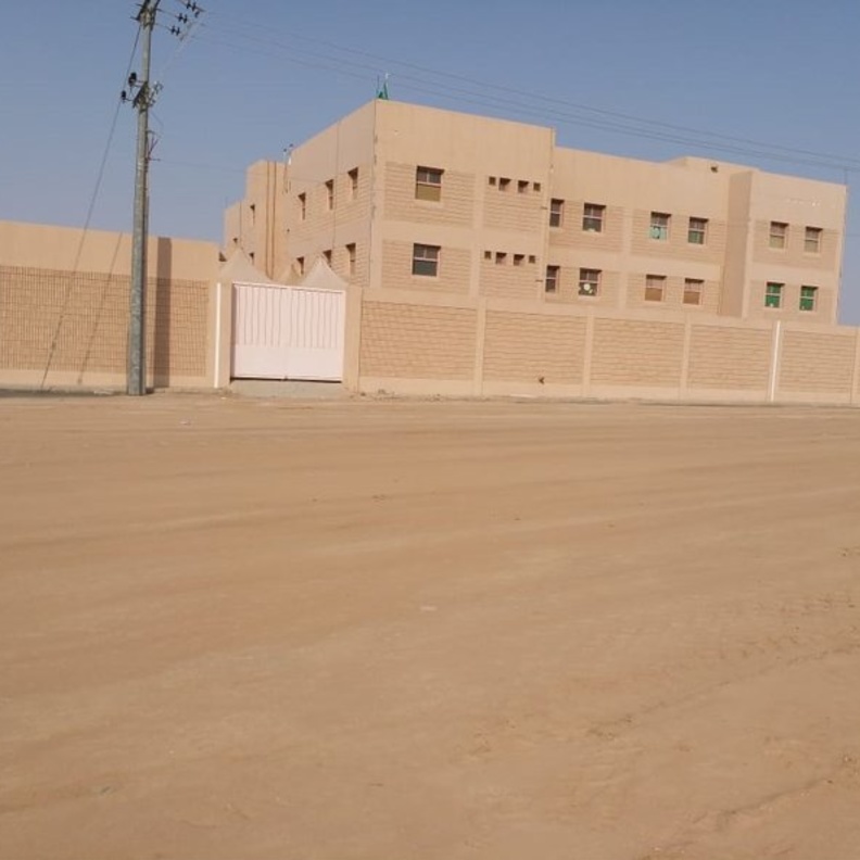 3 جهات حكومية تكرم وكيلة المدرسة رسمية المسيب