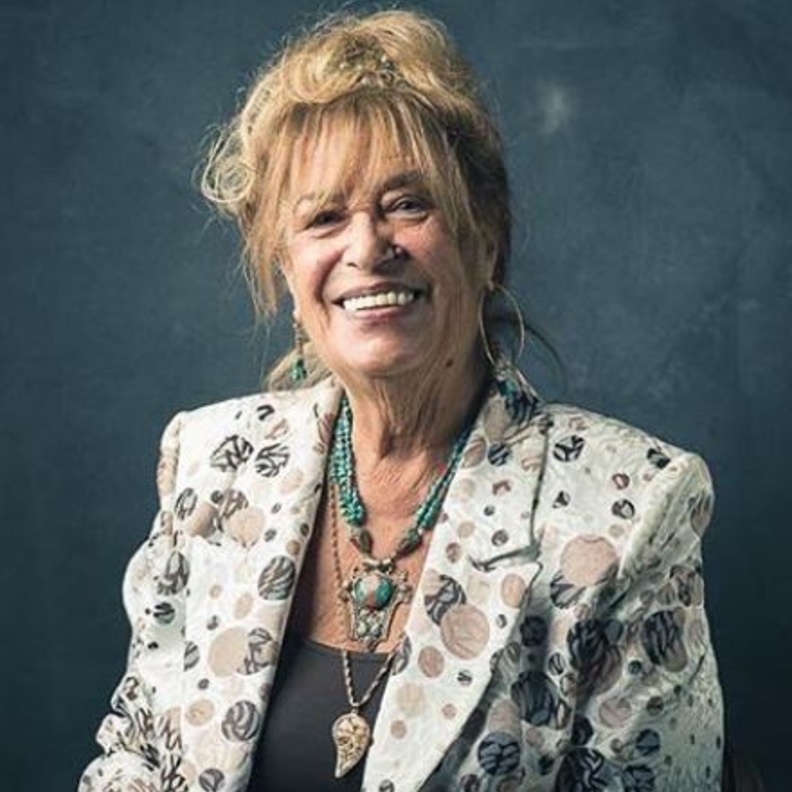 منى واصف افتتحت برنامج "فيه أمل"