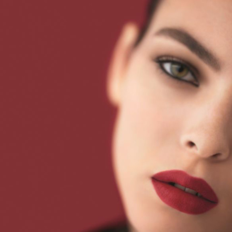 اكتشفي آفاقاً جديدة للتأثير الخالي من اللمعية مع ROUGE ALLURE من CHANEL