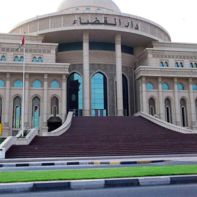 محاكمة مشرفة عاقبت طالبا بالسير حافيا وقت الظهيرة