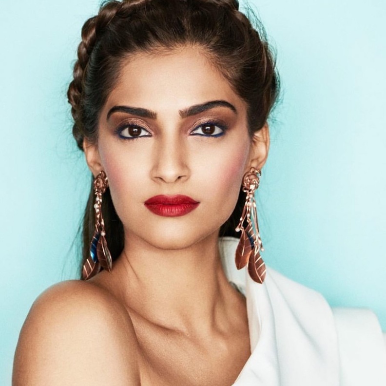 تسريحات شعر للعروس من نجمات الهند