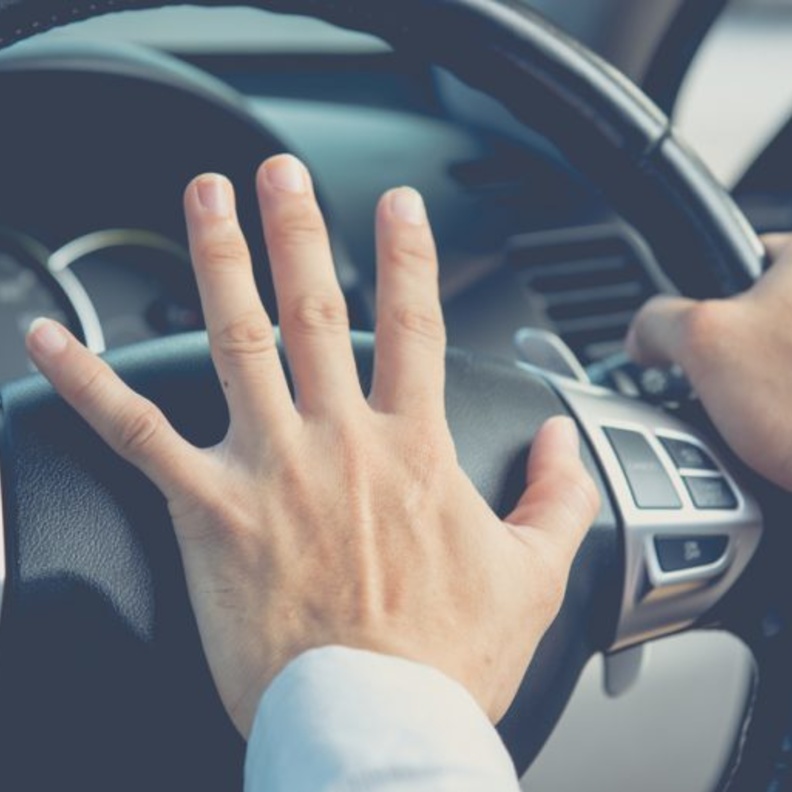 نصائح حول آداب استخدام بوق السيارة