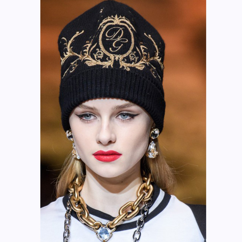 أكسسوارات القبعة الصوفية الملونة التي تغطي الرقبة من Calvin Klein