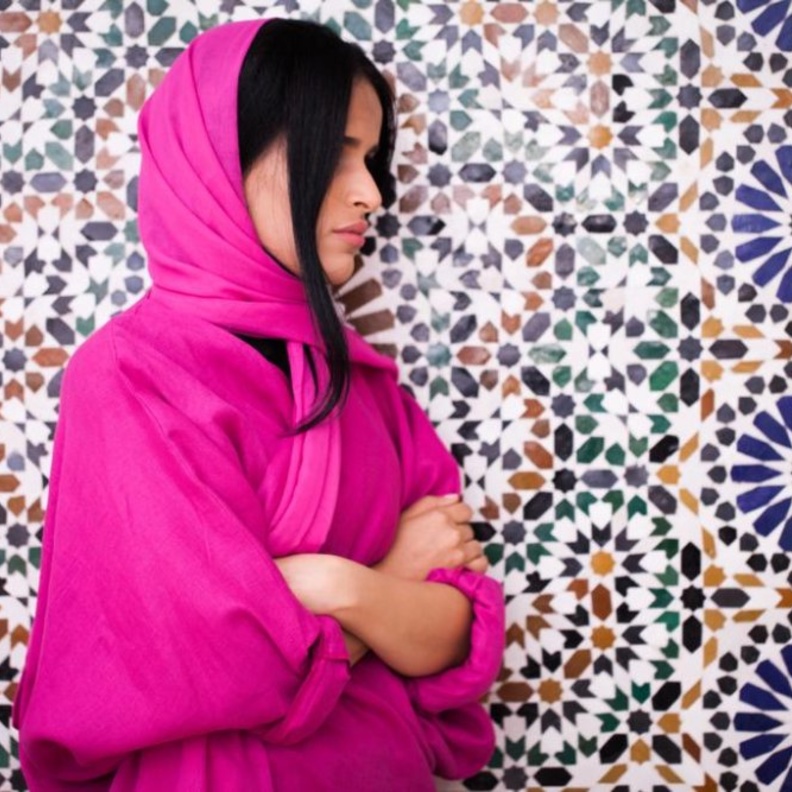 عباية مميزة باللون الأصفر