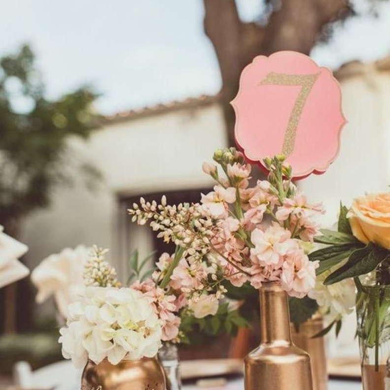 ثيم زفاف باللون البرونزي