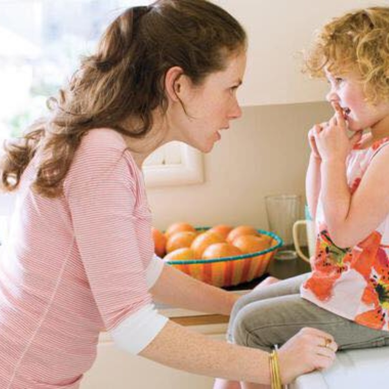 للأم : 4 أخطاء مدمرة في تربية البنات احذريها