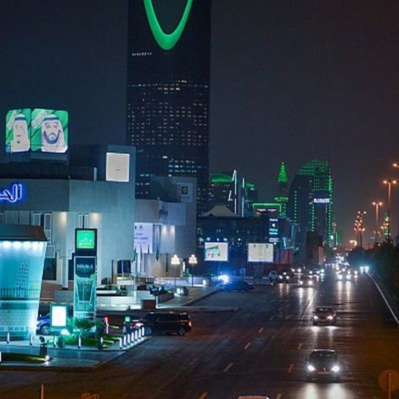 من مظاهر الاحتفال باليوم الوطني في ميادين العاصمة