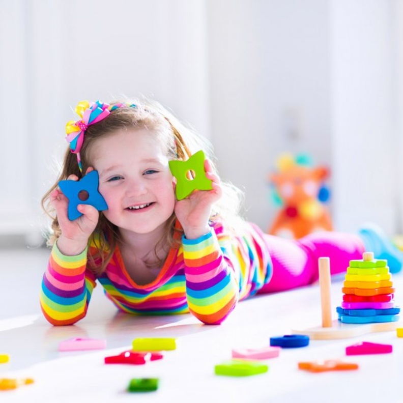 طرق فعالة لتنظيف العاب الاطفال حسب خامتها