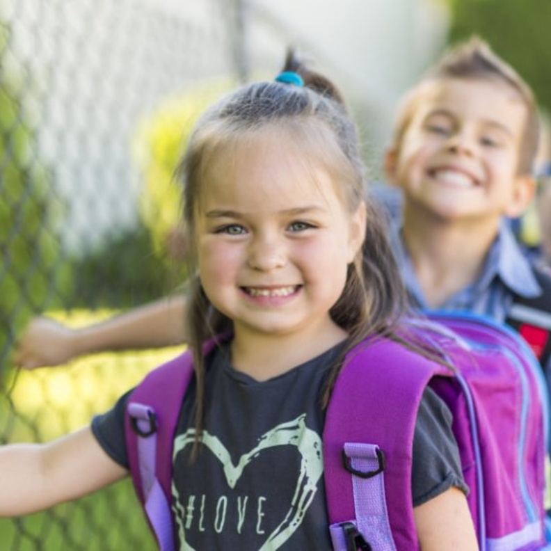 نصائح لسلامة الأطفال عند اللعب في حديقة المدرسة