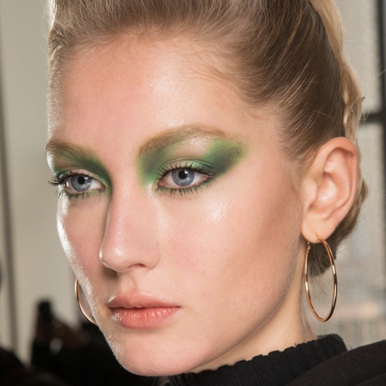 جمال اللون الأخضر على عينيك بمناسبة اليوم الوطني السعودي